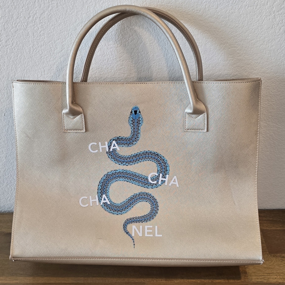 LATC CHA CHA CHA NEL Vegan Leather Tote with Blue Snake Motif